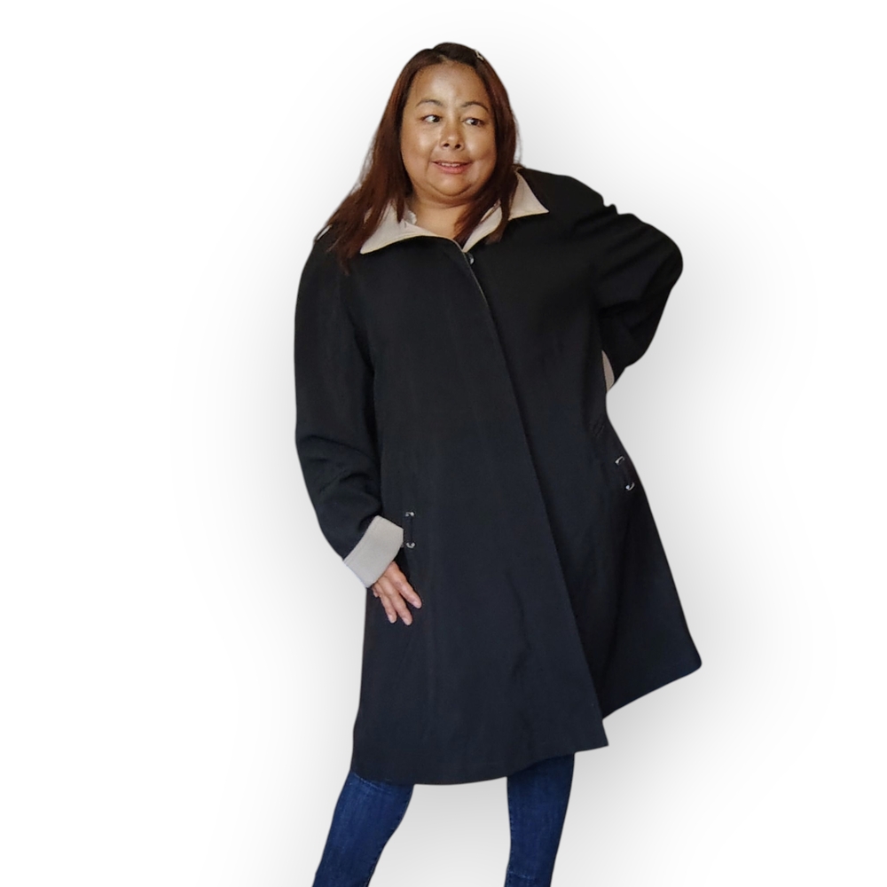 CONTEMPORAINE. Women's Black Trenchcoat With Beige Cuffs On Sleeve Size Large.